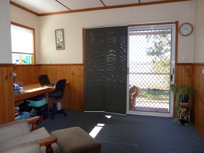 37 Jan St, Macleay Island QLD 4184