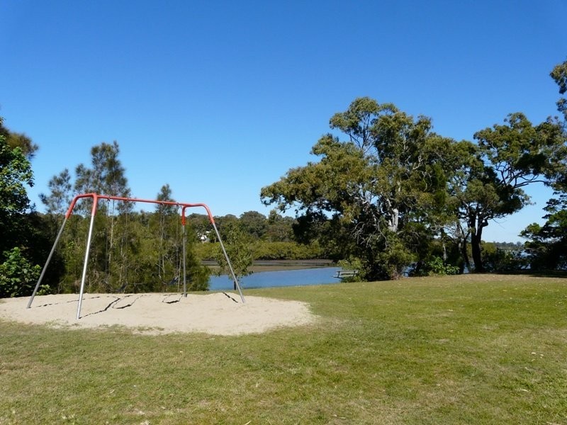 37 Jan St, Macleay Island QLD 4184