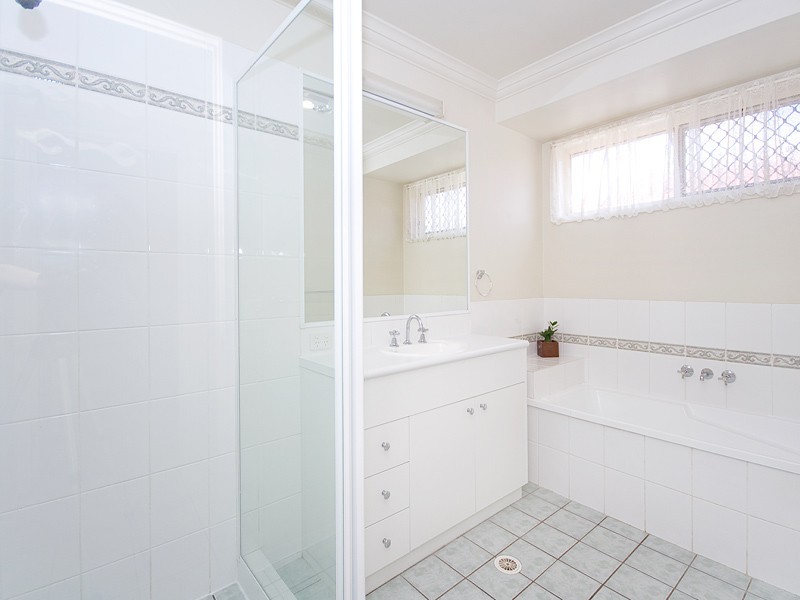 34 Holland Crs, Wynnum West QLD 4178