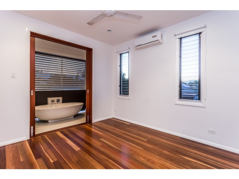 48 Fourth Ave, Sandgate QLD 4017