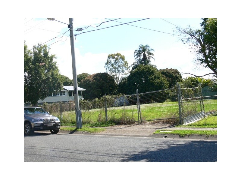 30 Second Ave, Sandgate QLD 4017