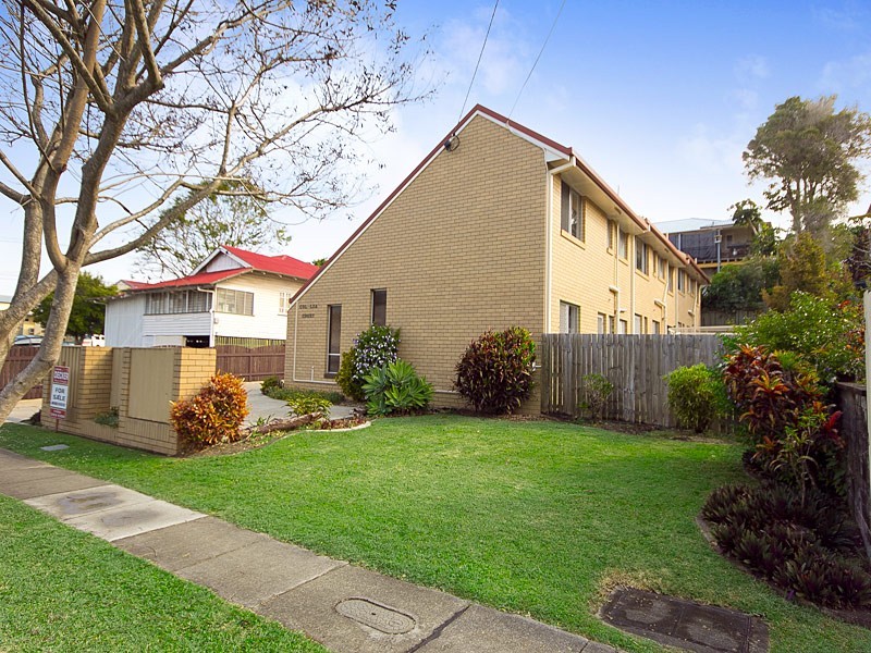 2/119 Griffith Street, Sandgate QLD 4017