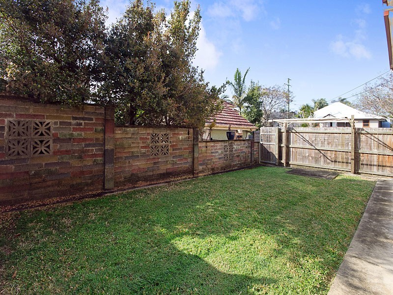 2/119 Griffith Street, Sandgate QLD 4017