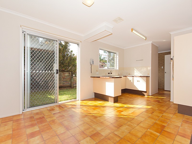 2/119 Griffith Street, Sandgate QLD 4017