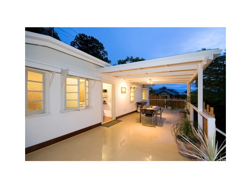 311 Brighton Road, Sandgate QLD 4017