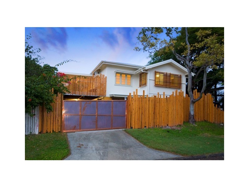 311 Brighton Road, Sandgate QLD 4017