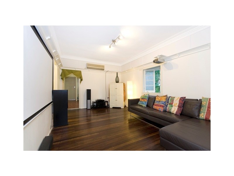 311 Brighton Road, Sandgate QLD 4017