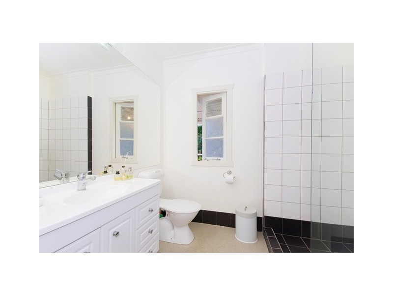 311 Brighton Road, Sandgate QLD 4017