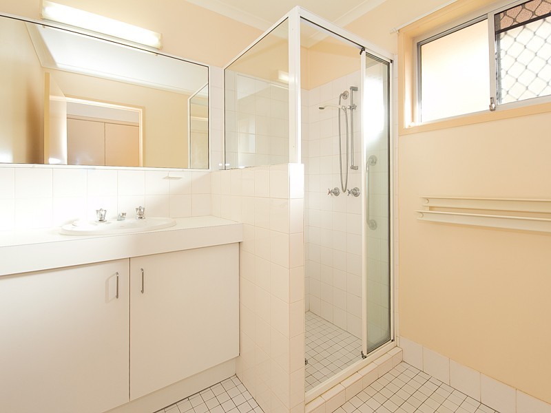 8/143 Northcote Street, Brighton QLD 4017