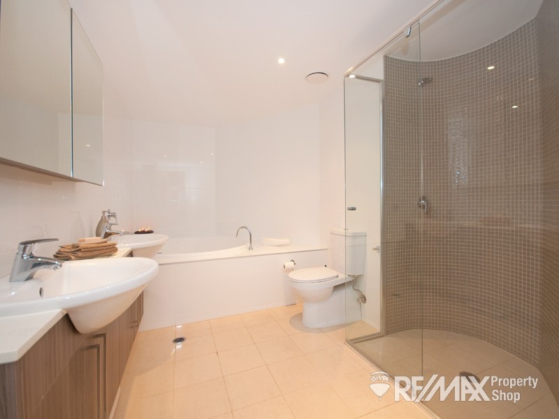 101/14 Oxley Avenue, Woody Point QLD 4019