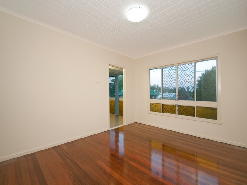 12 Kenbarry Street, Brighton QLD 4017