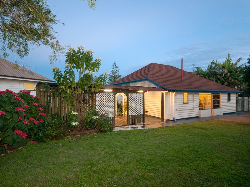 12 Kenbarry Street, Brighton QLD 4017