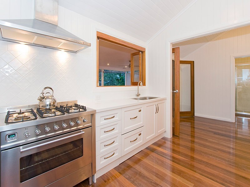 13 Seventh Avenue, Sandgate QLD 4017