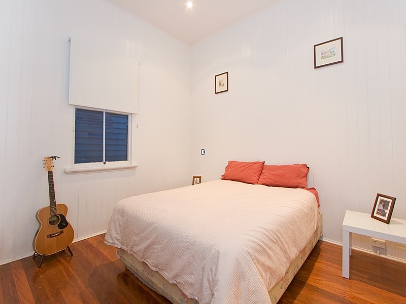 13 Seventh Avenue, Sandgate QLD 4017