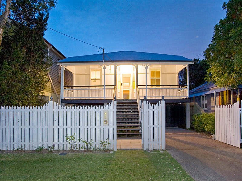 13 Seventh Avenue, Sandgate QLD 4017