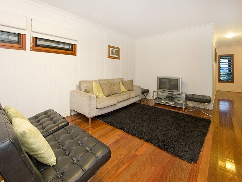 208 Flinders Parade, Sandgate QLD 4017