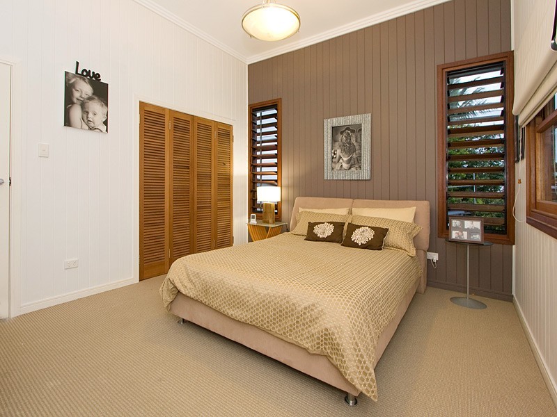 208 Flinders Parade, Sandgate QLD 4017