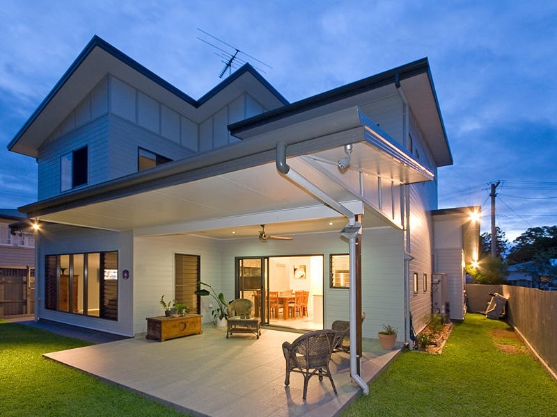 33 Raymond Street, Shorncliffe QLD 4017