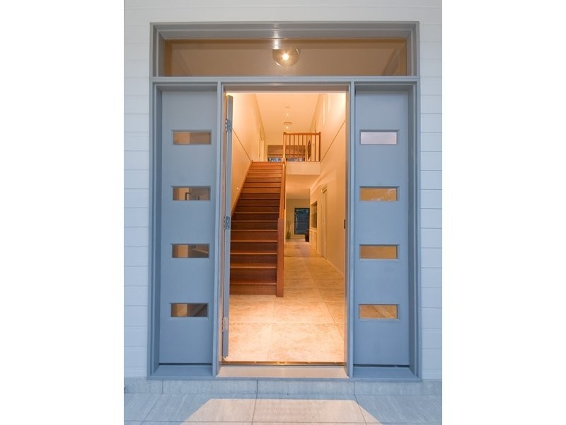 33 Raymond Street, Shorncliffe QLD 4017