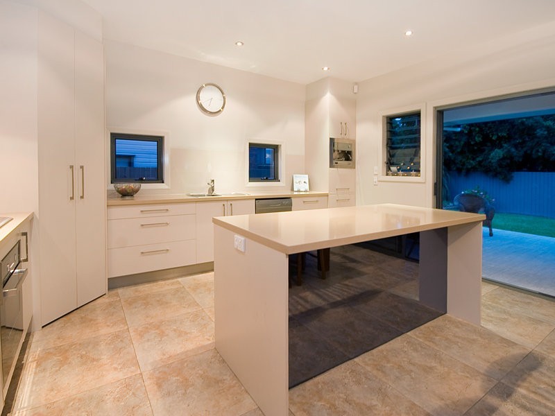 33 Raymond Street, Shorncliffe QLD 4017