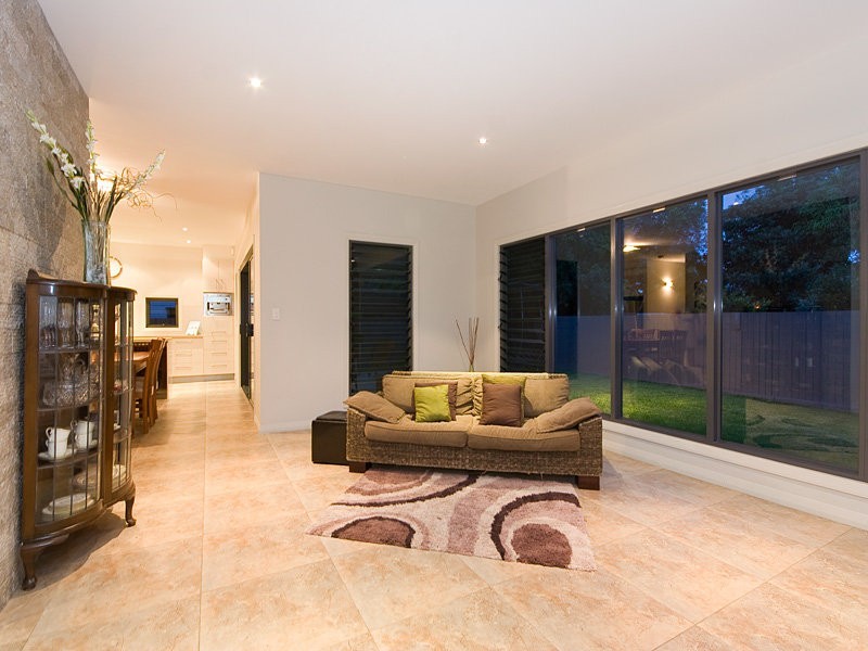 33 Raymond Street, Shorncliffe QLD 4017