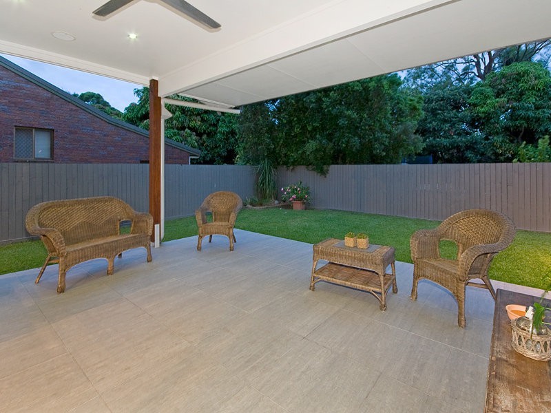 33 Raymond Street, Shorncliffe QLD 4017