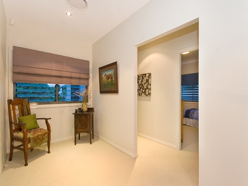 33 Raymond Street, Shorncliffe QLD 4017