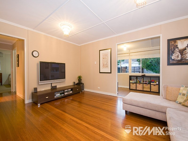 17 Rutherford Street, Stafford Heights QLD 4053