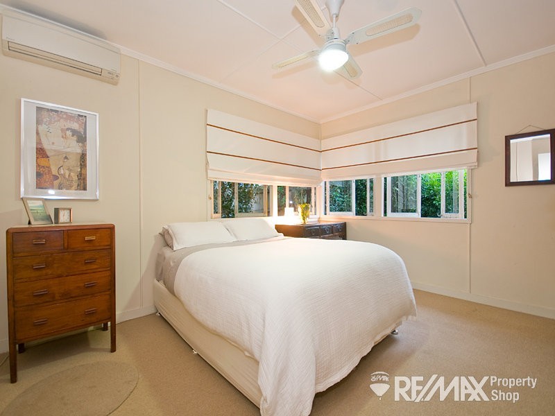 17 Rutherford Street, Stafford Heights QLD 4053