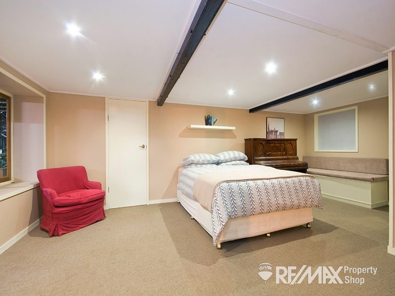 17 Rutherford Street, Stafford Heights QLD 4053