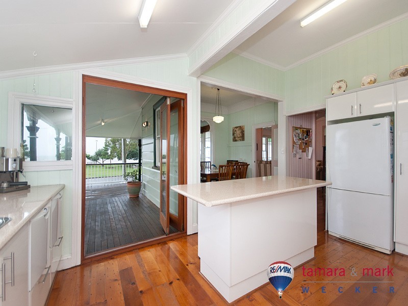 72 Flinders Parade, Sandgate QLD 4017