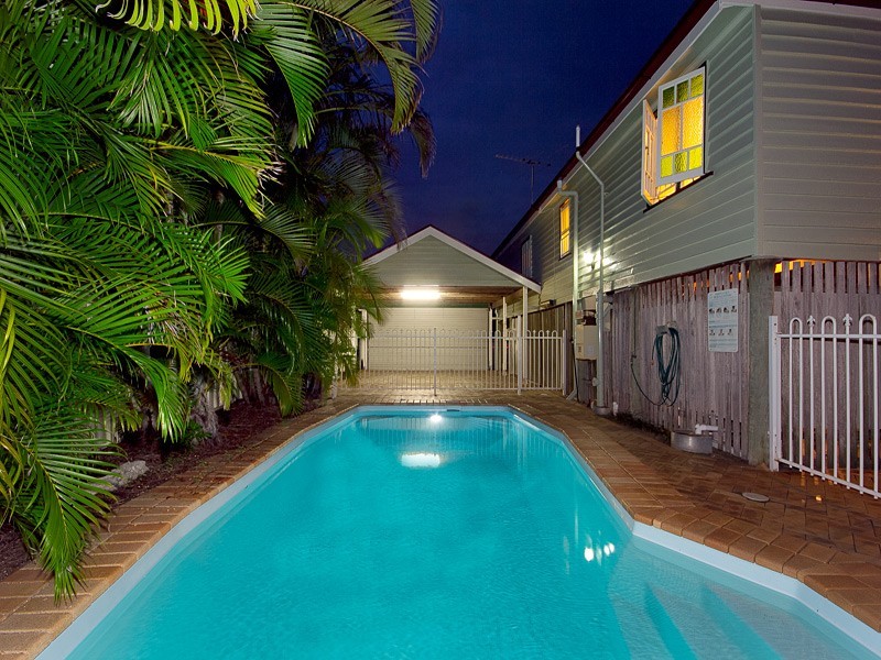 72 Flinders Parade, Sandgate QLD 4017