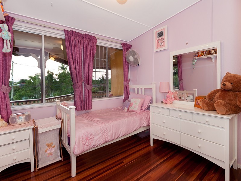 35 Kirkhill Street, Brighton QLD 4017