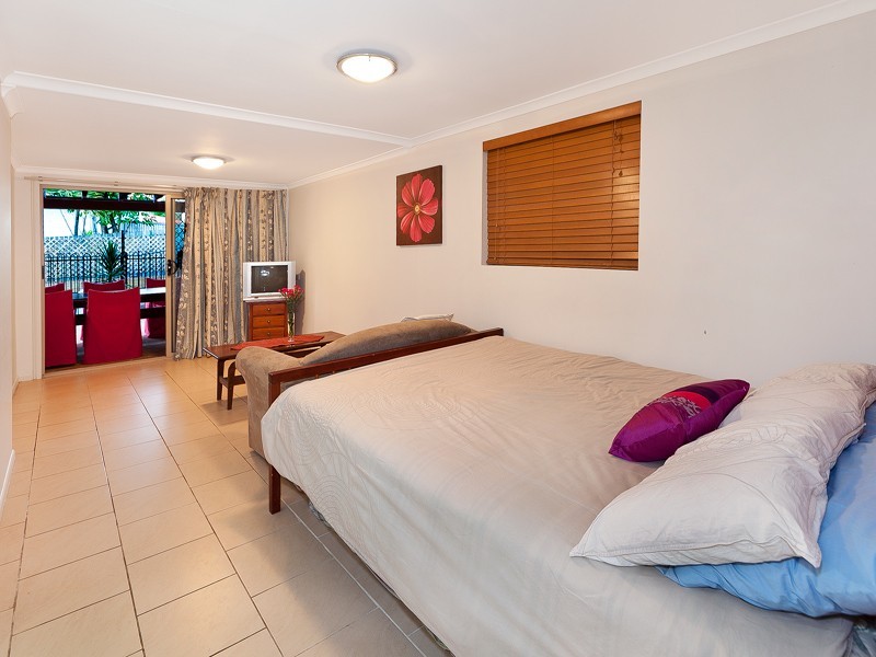 35 Kirkhill Street, Brighton QLD 4017