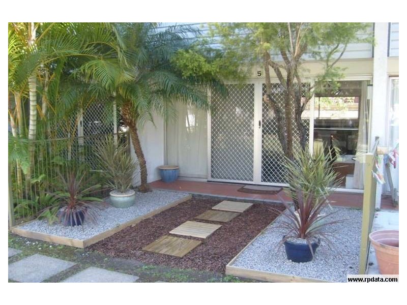 2A Moffatt Street, Scarborough QLD 4020