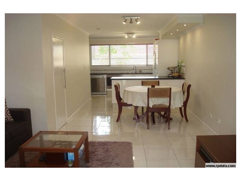 2A Moffatt Street, Scarborough QLD 4020