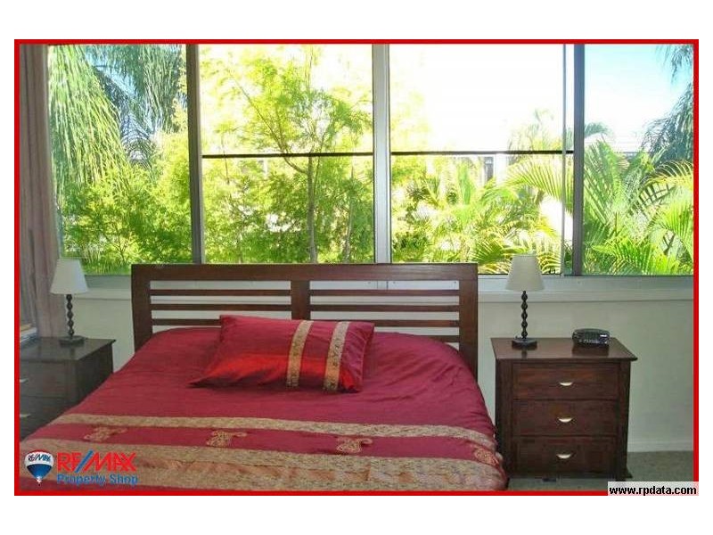 2A Moffatt Street, Scarborough QLD 4020