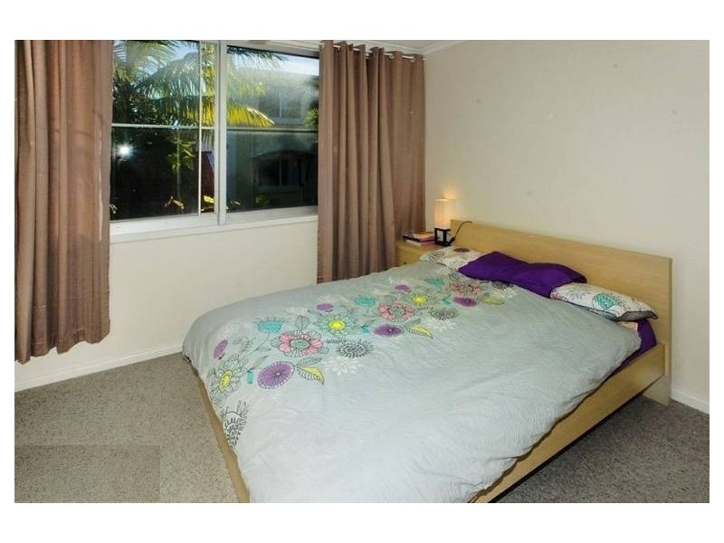 2A Moffatt Street, Scarborough QLD 4020