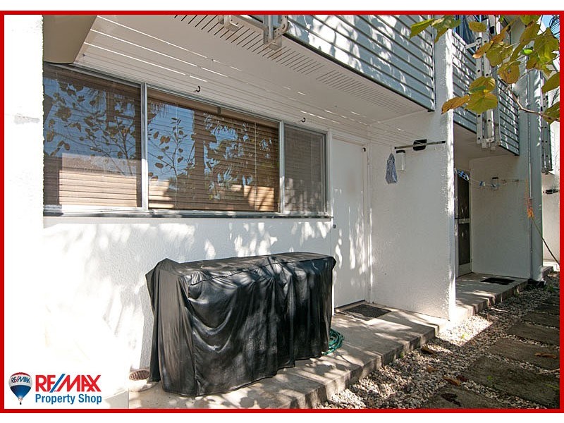 2A Moffatt Street, Scarborough QLD 4020