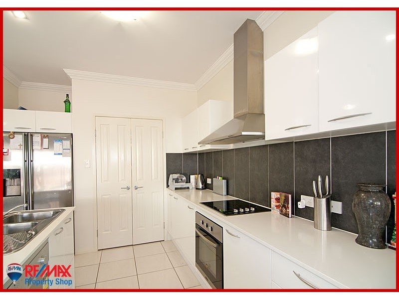 9 Garnet Street, Scarborough QLD 4020