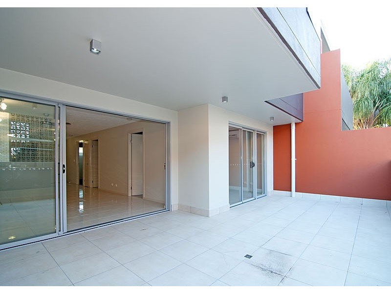 36 Third Ave, Sandgate QLD 4017