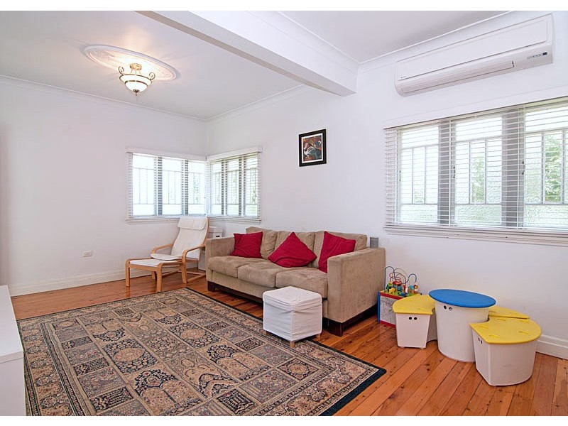 95 Hoskins Street, Sandgate QLD 4017