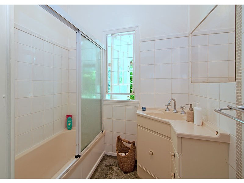 95 Hoskins Street, Sandgate QLD 4017