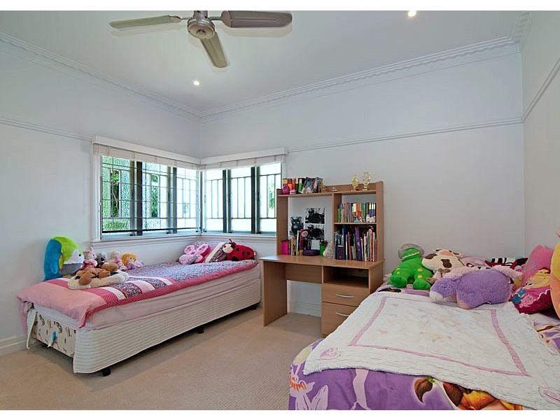 95 Hoskins Street, Sandgate QLD 4017