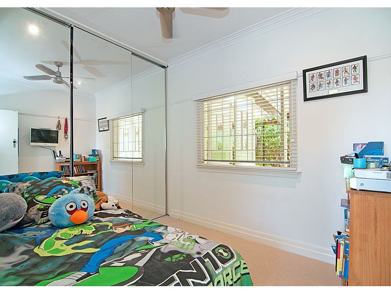 95 Hoskins Street, Sandgate QLD 4017