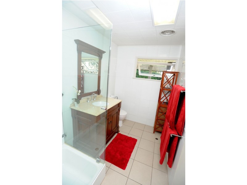 4 Kelyndar Street, Banyo QLD 4014