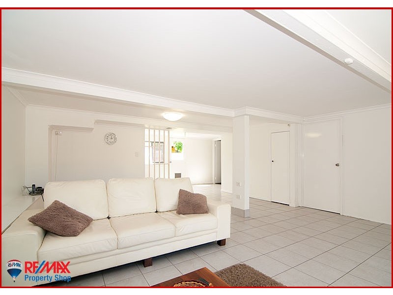 32 Neal Street, Brighton QLD 4017