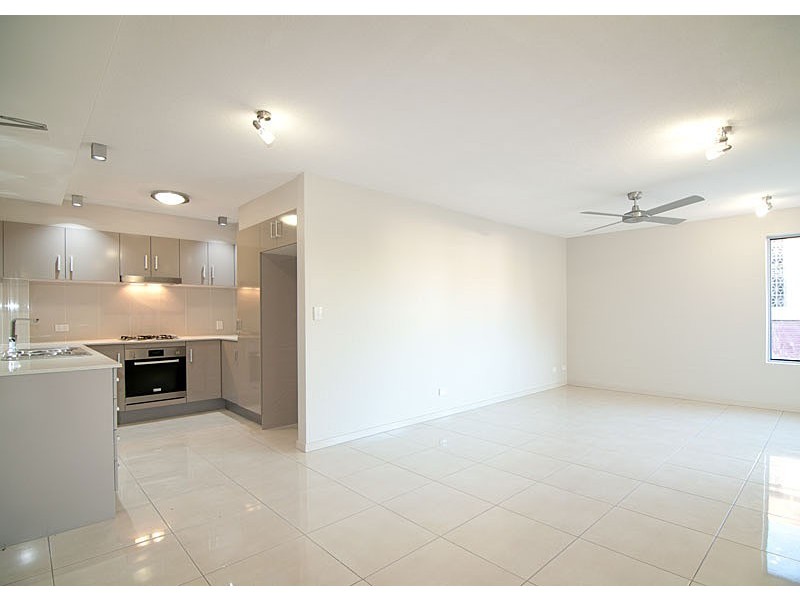 1/36 Third Ave, Sandgate QLD 4017