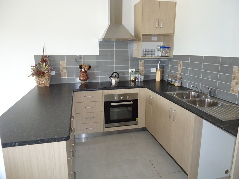 2/42 Greenup Street, Redcliffe QLD 4020