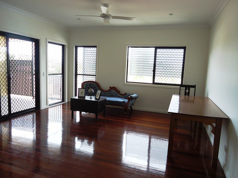 2/42 Greenup Street, Redcliffe QLD 4020